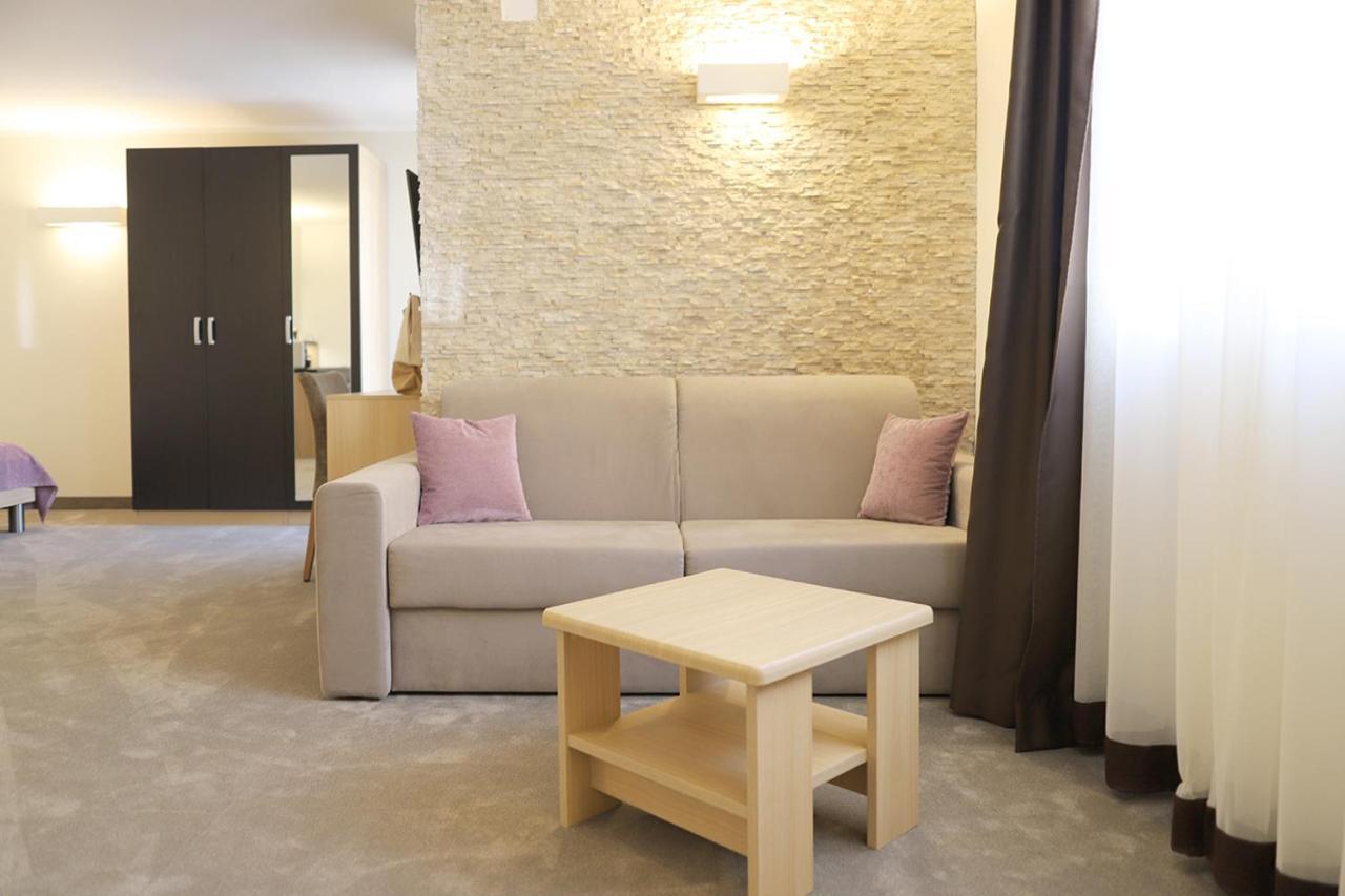 Hotel Villa Margaret Malinska Bagian luar foto