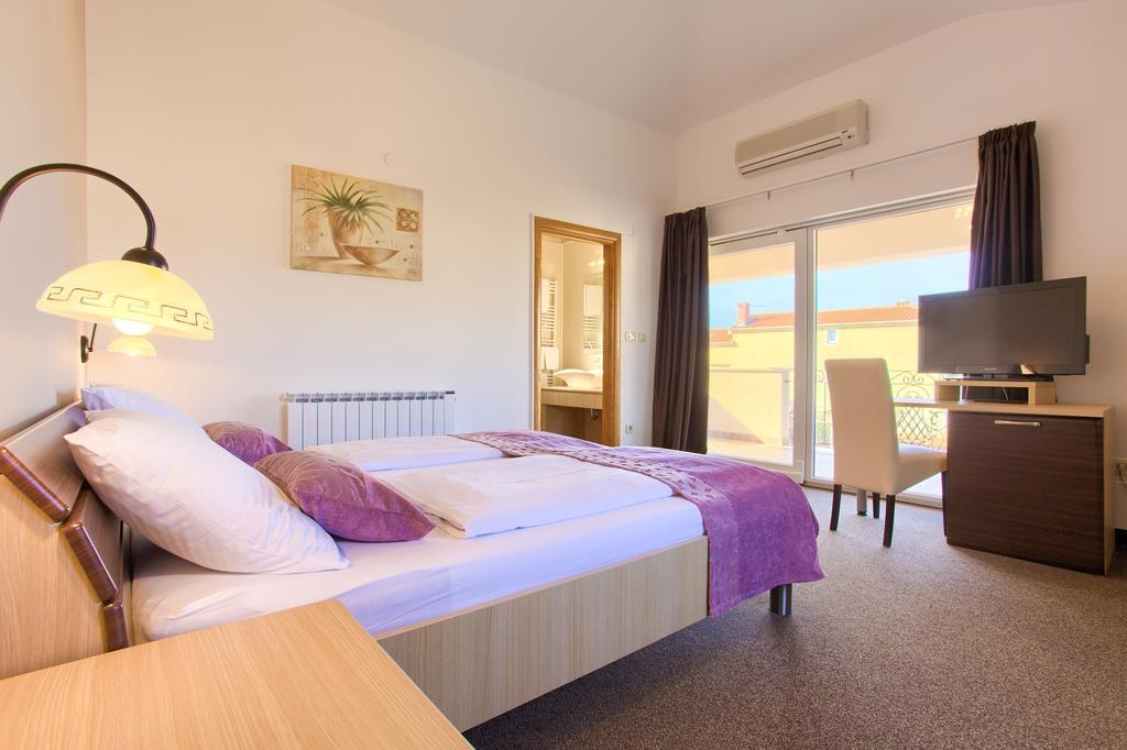 Hotel Villa Margaret Malinska Bagian luar foto
