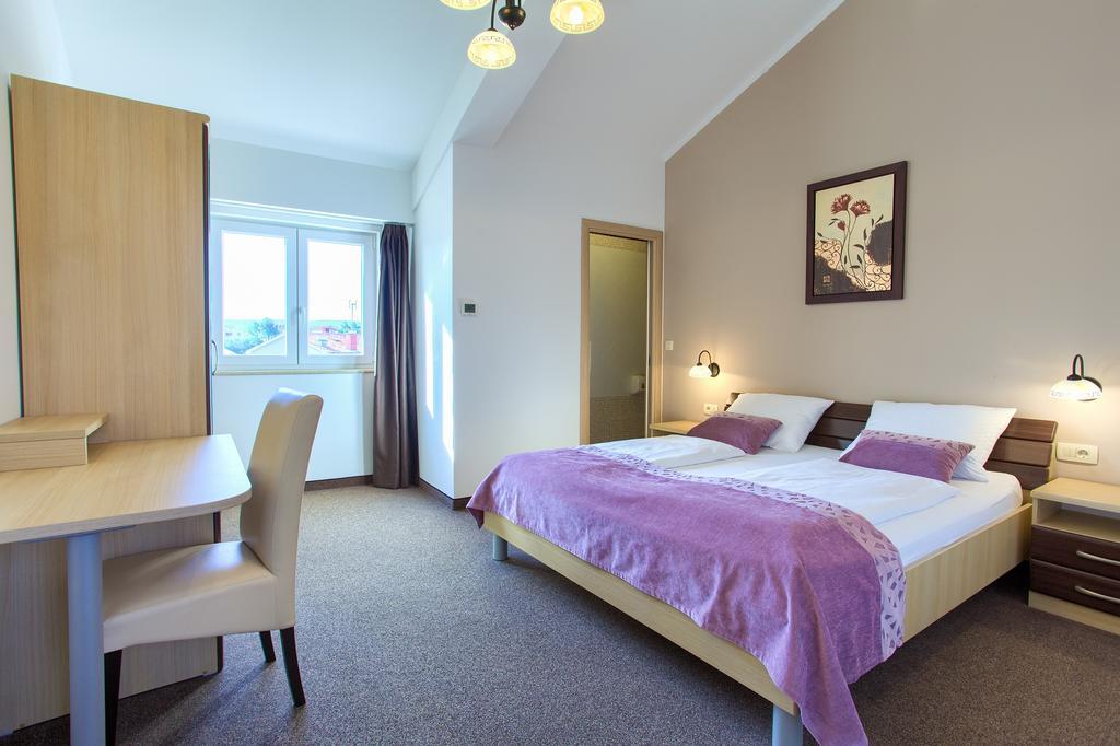 Hotel Villa Margaret Malinska Bagian luar foto
